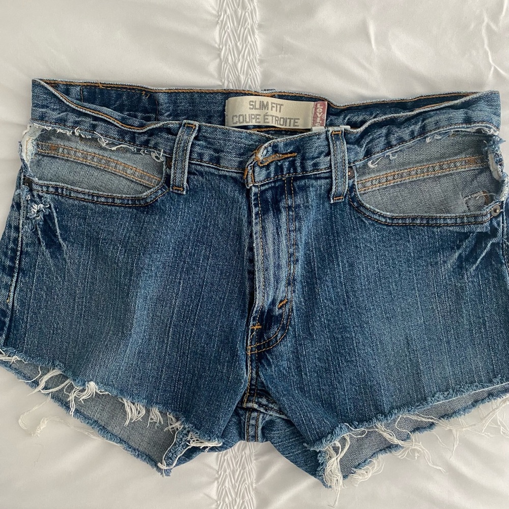 Levi’s 501 Slim Fit- vintage no pocket shorts